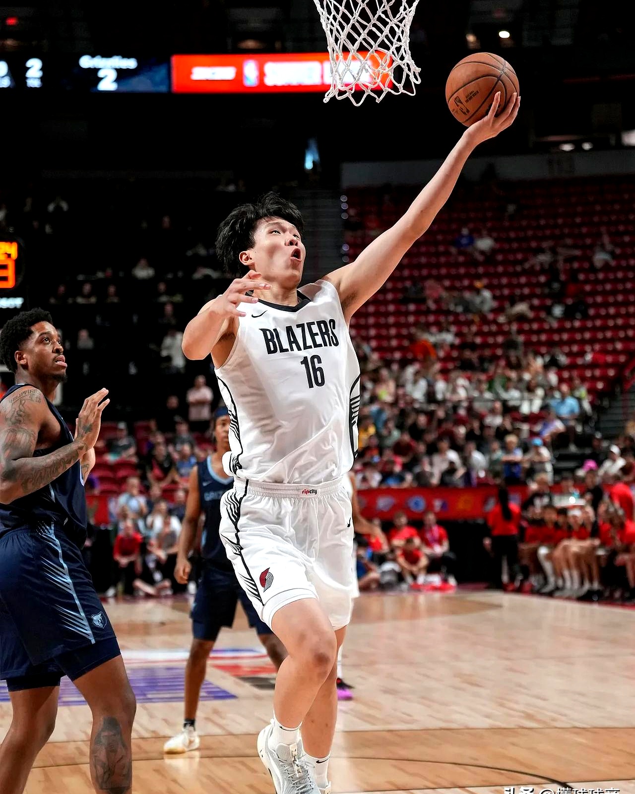 清晨北京首钢调整名单以备NBA季后赛，单刀错失环节打磨，气氛紧张，阵容厚度经受考验